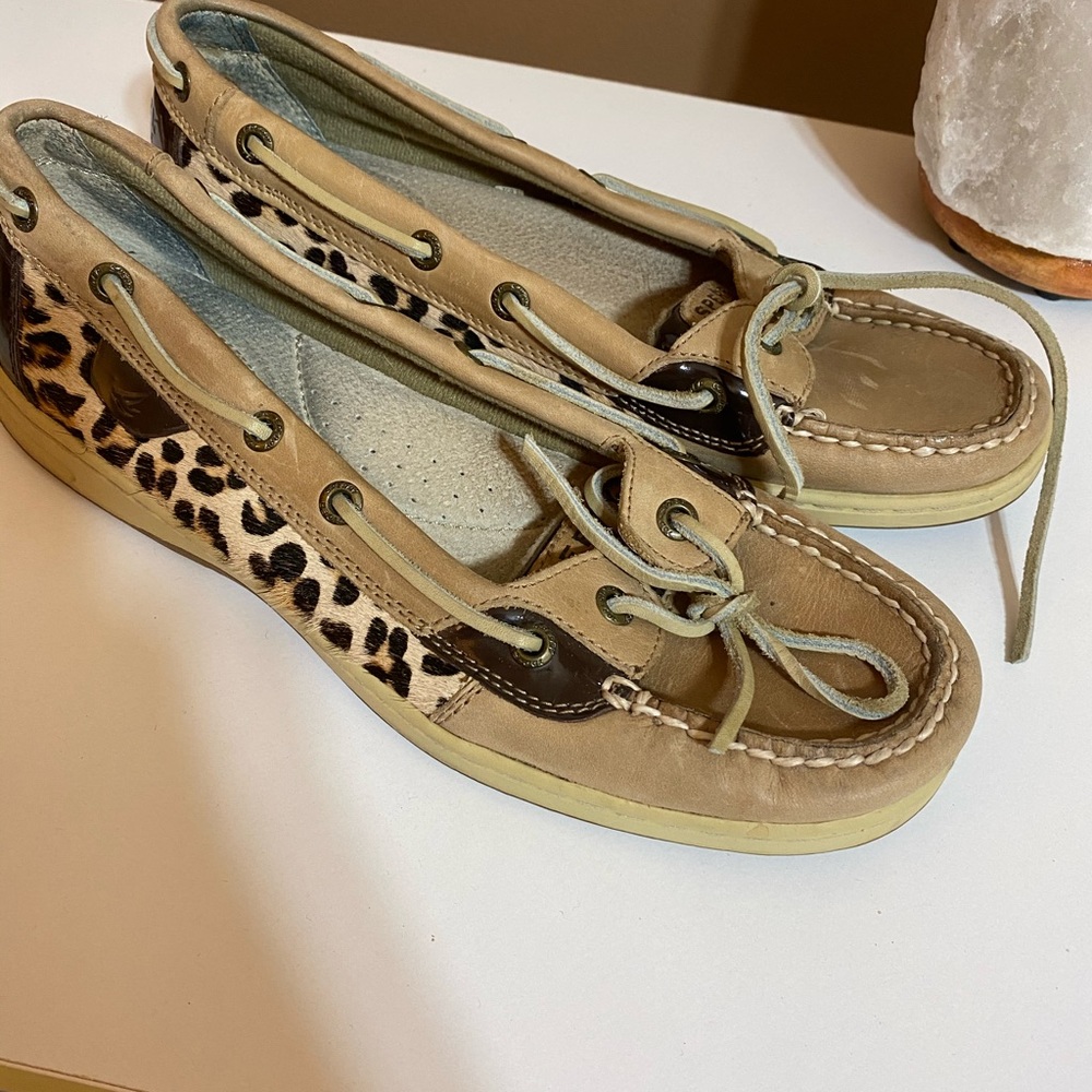 Women’s 8.5 Leopard Print Sperry Shoes Barley worn